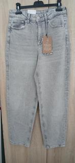 Nieuwe licht grijze vero moda tessa mom jeans mt 28, Kleding | Dames, Vero Moda, Nieuw, Ophalen of Verzenden, W28 - W29 (confectie 36)