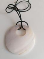 Nieuwe ketting met grote parelmoer ronde hanger, Ophalen of Verzenden, Nieuw, Steen of Mineraal, Overige voorstellingen