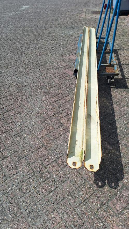 2 x U profiel 351 cm lang, Doe-het-zelf en Verbouw, Metalen, Gebruikt, IJzer, Ophalen