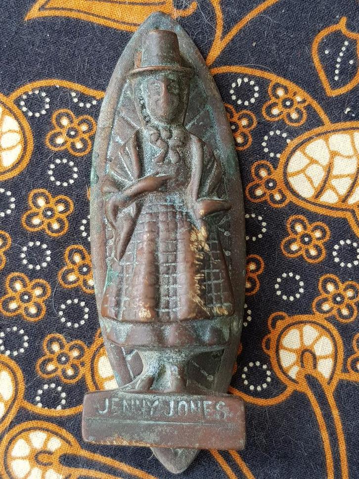 Antieke deurklopper uit Engeland met Jenny Jones 11,5 cm., Antiek en Kunst, Antiek | Koper en Brons, Koper, Ophalen of Verzenden