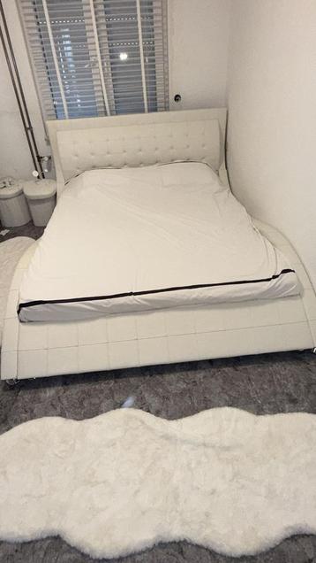 Bed 180x200 met matras - Zo goed als nieuw! beschikbaar voor biedingen