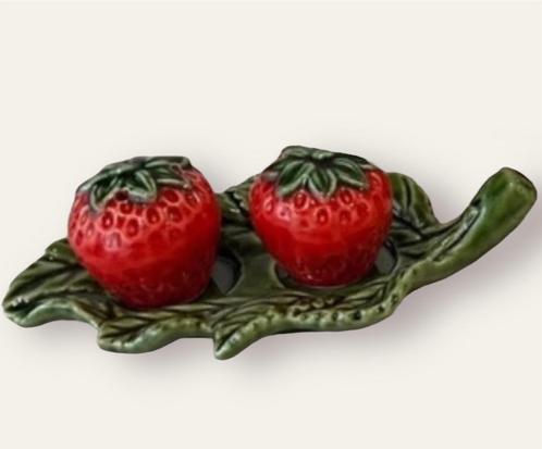 Vintage portugees peper en zoutstel aardbei koolblad izgst, Antiek en Kunst, Curiosa en Brocante, Ophalen of Verzenden
