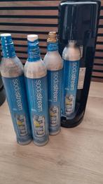SodaStream incl. 4 cilinders, Ophalen of Verzenden, Zo goed als nieuw