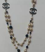 Mooie vintage parelsnoer met Chanel logo, Ophalen of Verzenden, Zo goed als nieuw, Zilver, Overige materialen