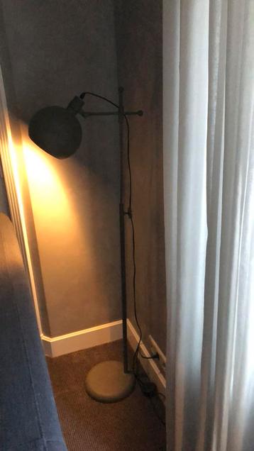 Staande lamp beschikbaar voor biedingen