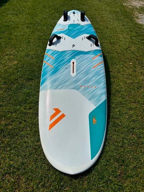 Fanatic Gecko 122 (2021), Watersport en Boten, Windsurfen, Zo goed als nieuw, Plank, Minder dan 250 cm, Met vin(nen), 7 m² of meer