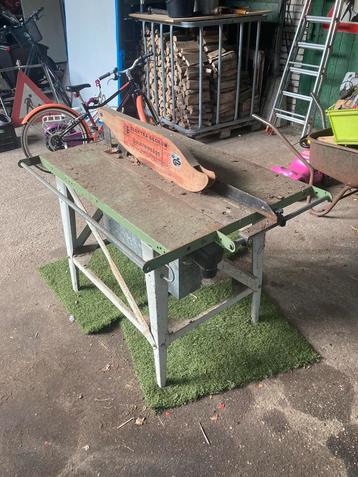 Zaagtafel 380 v beschikbaar voor biedingen