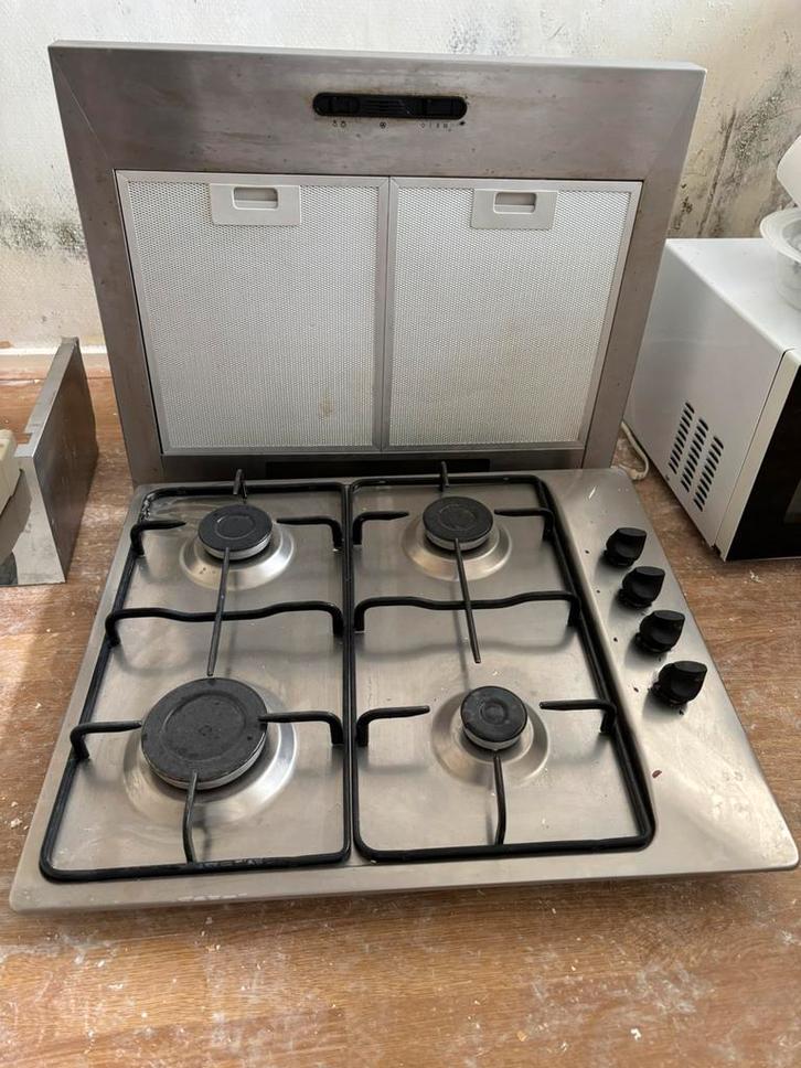 Gasfornuis en afzuigkap, Witgoed en Apparatuur, Fornuizen, Gebruikt, Inbouw, Gas, 5 kookzones of meer, 60 cm of meer, Ophalen
