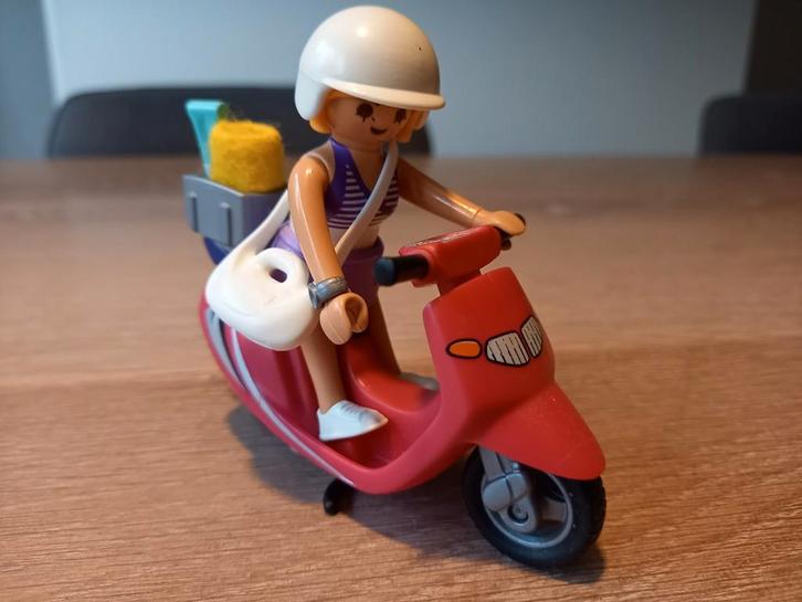 Playmobil Zomers meisje met scooter - 9084 COMPLEET, Kinderen en Baby's, Speelgoed | Playmobil, Zo goed als nieuw, Complete set