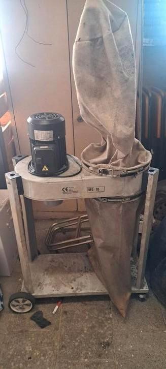 Afzuiger zaag/bewerkingsmachine beschikbaar voor biedingen