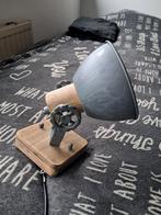 Industriële wandlamp met houten voet, Huis en Inrichting, Ophalen, Zo goed als nieuw, Minder dan 100 cm, Metaal