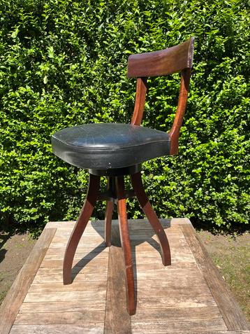 Philippe Hurel barkruk beschikbaar voor biedingen