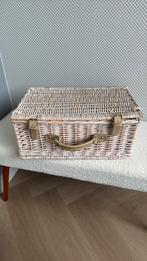 Picknickmand amper gebruikt, Hobby en Vrije tijd, Picknickmanden, Ophalen, Zo goed als nieuw