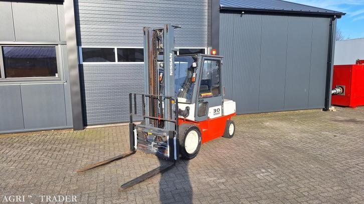 Heftruck diesel Nissan Sideshift Vorkversteller 3500kg, Zakelijke goederen, Machines en Bouw | Heftrucks en Intern transport