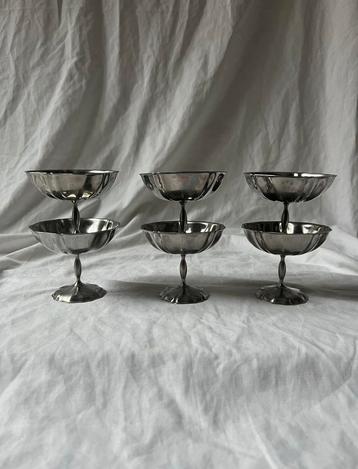Vintage Franse RVS tulpvormige inox dessert- of ijscoupes beschikbaar voor biedingen