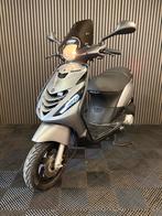 PIAGGIO ZIP 4T 3V BROM 2019 FULL OPTION MAT GRIJS, Fietsen en Brommers, Scooters | Piaggio, Ophalen, Maximaal 45 km/u, Zip, Zo goed als nieuw