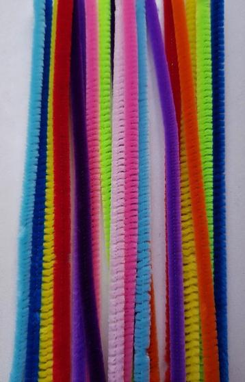Chenilledraad van 25 cm of 50 cm lang pijpenragers beschikbaar voor biedingen