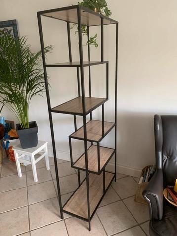 Wandkast Loft 77x33x185 asymetrisch beschikbaar voor biedingen