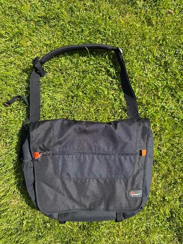 Lowepro Schoudertas / Laptoptas beschikbaar voor biedingen