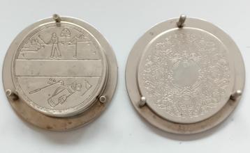 Te Koop: Twee sets metalen onderzetters. beschikbaar voor biedingen