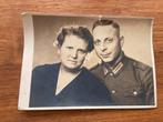 Foto Wehrmacht soldaat met vrouw, Foto of Poster, Duitsland, Ophalen of Verzenden, Landmacht