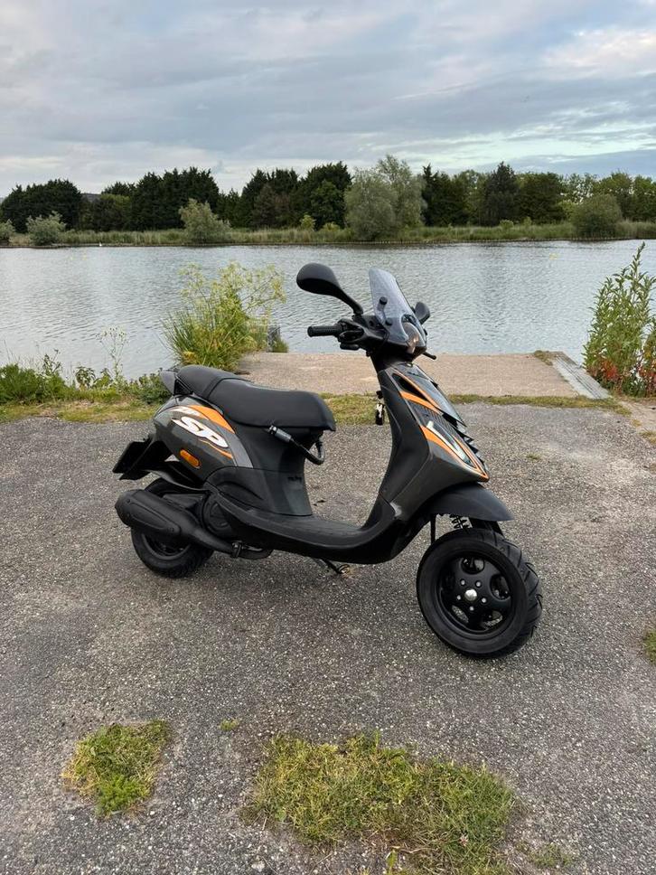 Piaggio zip 2000 125cc a1 (150cc), Fietsen en Brommers, Scooters | Piaggio, Zo goed als nieuw, Zip, Benzine, Ophalen
