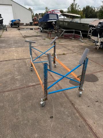 Te koop botenbok botenkar / werkbank / stelling beschikbaar voor biedingen