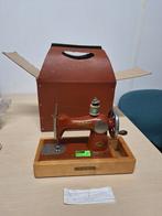 Vintage kinder naaimachine - USSR, Ophalen of Verzenden