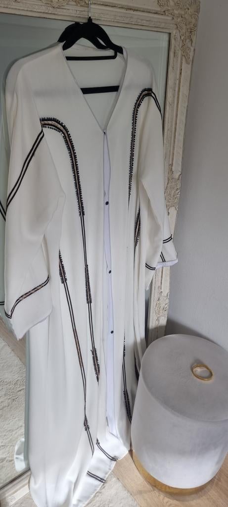 Abaya's en leuke jurken - spotprijzen!, Kleding | Dames, Jurken, Zo goed als nieuw, Maat 38/40 (M), Beige, Onder de knie, Ophalen of Verzenden