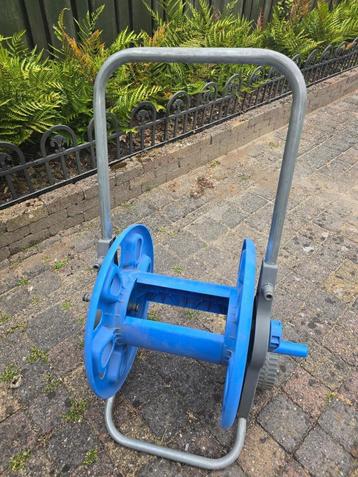 Tuinslanghaspel / Kar met wieltjes beschikbaar voor biedingen