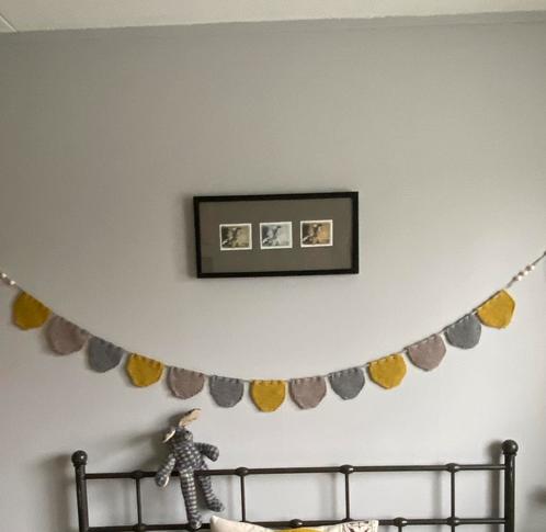 Leuk gebreide vlaggetjeslijn voor in baby-of kinderkamer, Kinderen en Baby's, Kinderkamer | Inrichting en Decoratie, Nieuw, Wanddecoratie