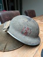 Engelse helm ww2 met RE decal battle damage, Verzamelen, Militaria | Tweede Wereldoorlog, Ophalen of Verzenden, Helm of Baret