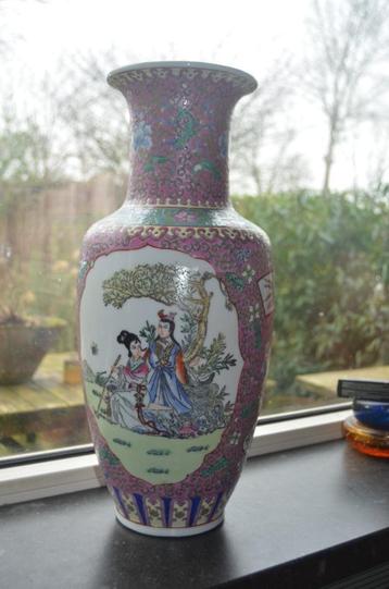 Mooie grote Chinese vaas, gesigneerd/gemerkt (2) beschikbaar voor biedingen