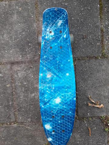 Skateboard  Blauw/wit vlam patroon beschikbaar voor biedingen