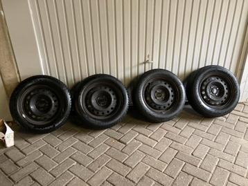 KIA RIO winterset winterbanden stalen velgen beschikbaar voor biedingen