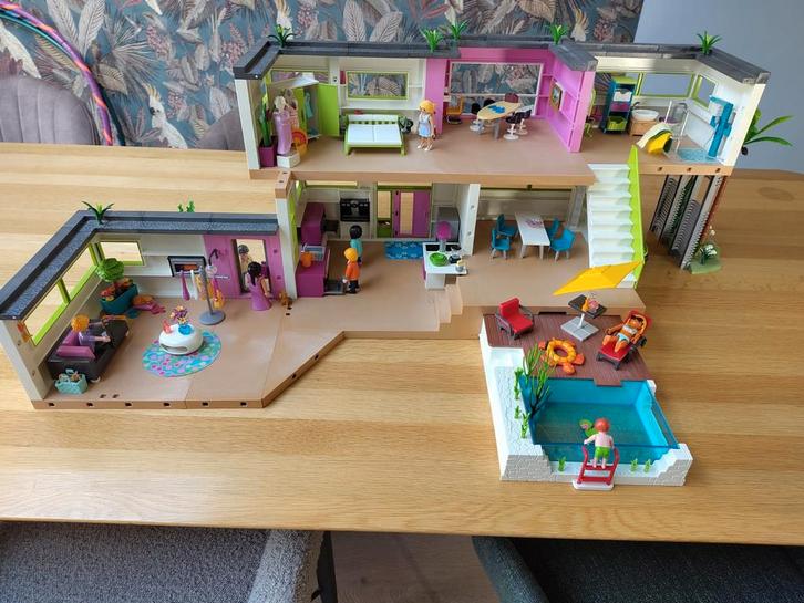 Playmobil - Luxe villa met veel uitbreidingen, Kinderen en Baby's, Speelgoed | Playmobil, Zo goed als nieuw, Ophalen