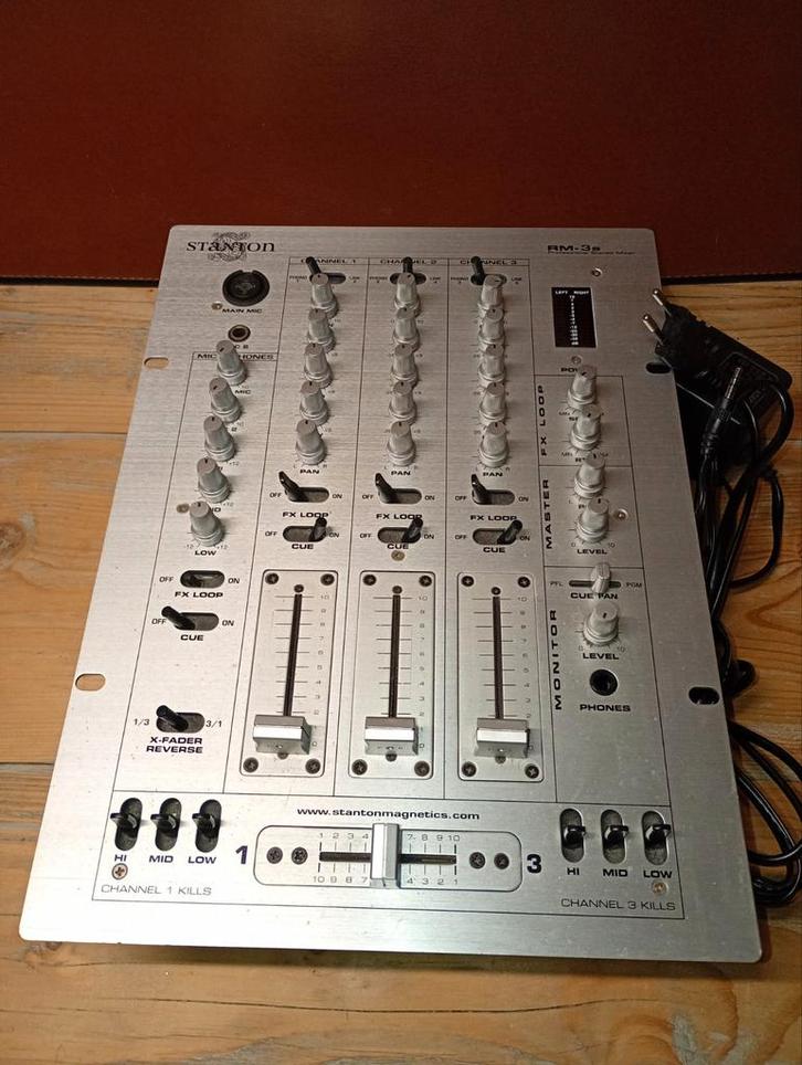 Stanton RM3s DJ Mixer - 3 Kanaals, Muziek en Instrumenten, Mengpanelen, Gebruikt, Minder dan 5 kanalen, Microfooningang, Ophalen of Verzenden