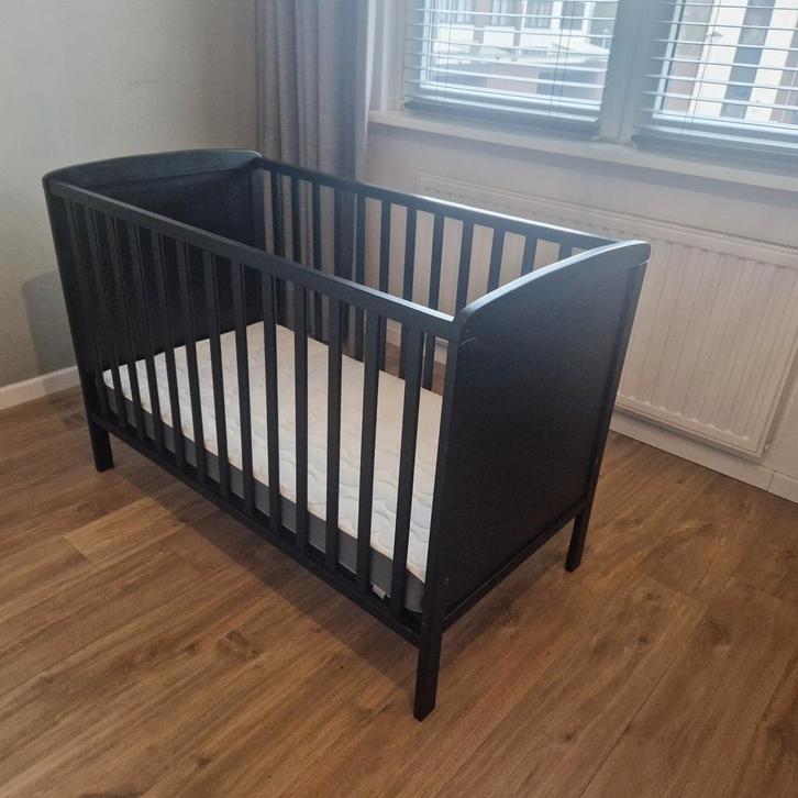 Prenetal Ledikant + Ikea Matras - goede staat, Kinderen en Baby's, Babywiegjes en Ledikanten, Zo goed als nieuw, Ledikant, Ophalen