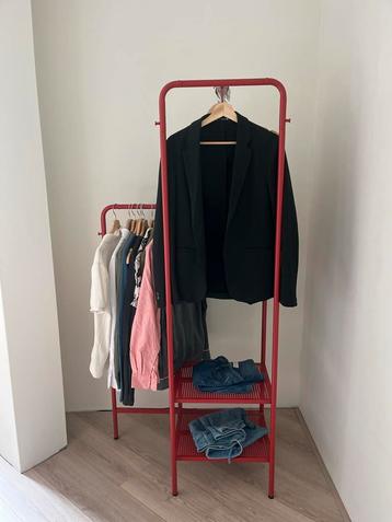 Red Clothes Rack with Shelves beschikbaar voor biedingen
