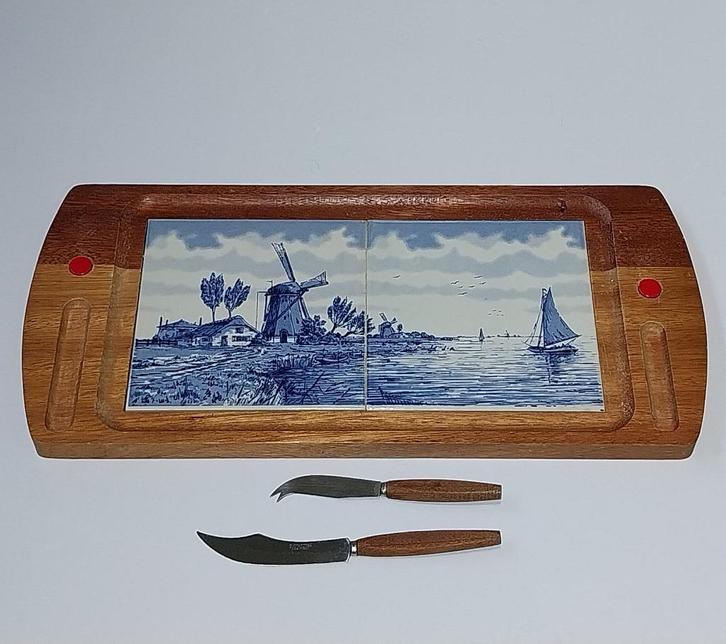 Delfsblauw kaasplankje, compleet 2 mesjes en magneetjes, Antiek en Kunst, Antiek | Keukenbenodigdheden, Ophalen of Verzenden