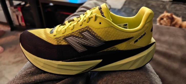 New Balance FuelCell Rebel v5 - Nieuw!, Kleding | Heren, Schoenen, Nieuw, Sportschoenen, Overige kleuren, Ophalen of Verzenden