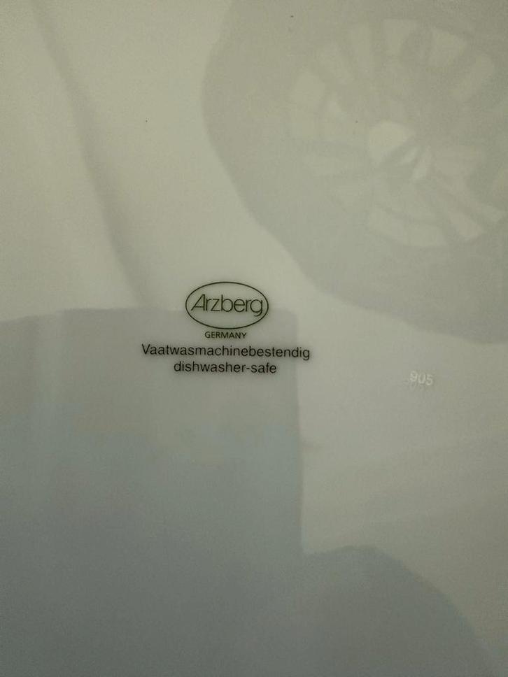 AH Servies - Compleet en in Zeer Goede Staat, Huis en Inrichting, Keuken | Servies, Zo goed als nieuw, Compleet servies, Effen