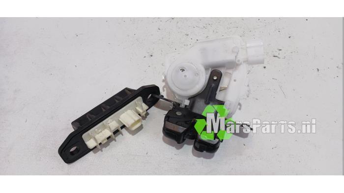 Slotmechaniek Achterklep van een Toyota Yaris, Auto-onderdelen, Carrosserie en Plaatwerk, Toyota, Gebruikt, 3 maanden garantie