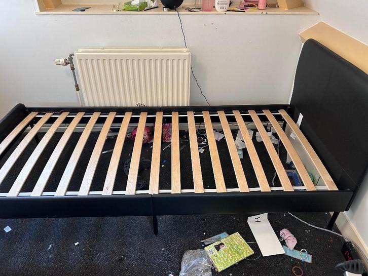 Ikea Bed, Huis en Inrichting, Slaapkamer | Bedden, Zo goed als nieuw, Eenpersoons, 100 cm, 200 cm, Metaal, Zwart, Ophalen