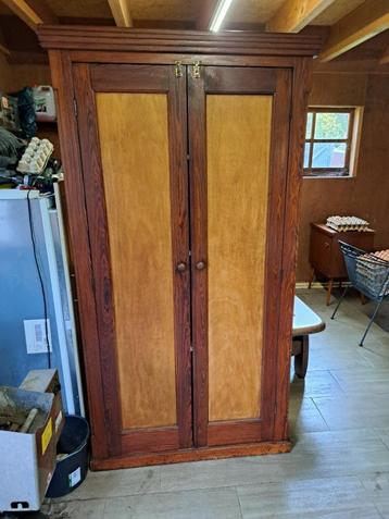 leuke  vintage opbergkast te koop. beschikbaar voor biedingen
