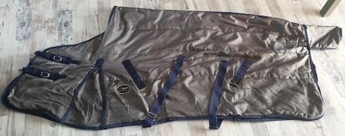 GEBRUIKTE STALDEKEN, MERK NIKA, 100 GRAM, MAAT 195 CM, Dieren en Toebehoren, Paarden en Pony's | Dekens en Dekjes, Gebruikt, Deken