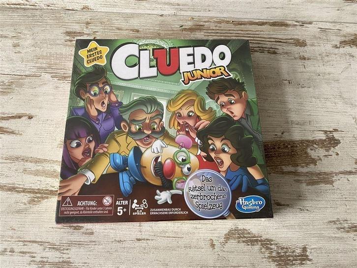 Cluedo Junior vierkant nieuw in seal [s525], Hobby en Vrije tijd, Gezelschapsspellen | Bordspellen, Zo goed als nieuw, Ophalen of Verzenden