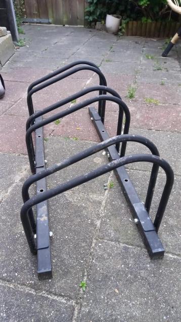 Fietsenrek voor 3 fietsen beschikbaar voor biedingen
