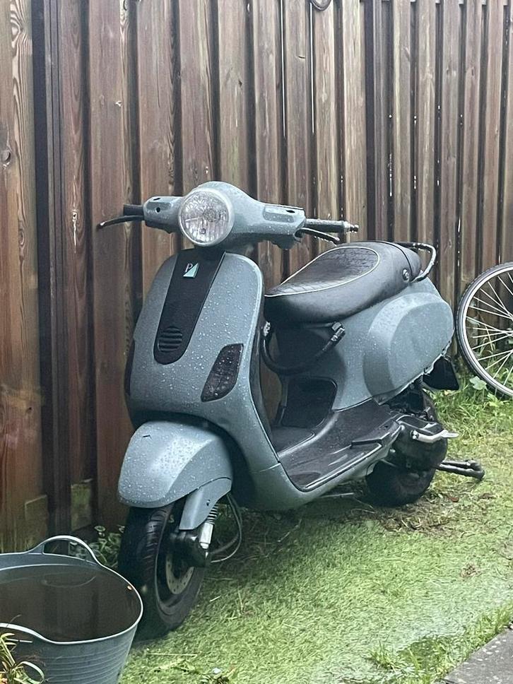 Vespa lx 70cc, Fietsen en Brommers, Scooters | Vespa, Zo goed als nieuw, Vespa LX, Maximaal 25 km/u, Tweetakt, Ophalen