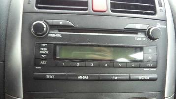 ORIGINEEL TOYOTA AURIS RADIO CD MET DAB 